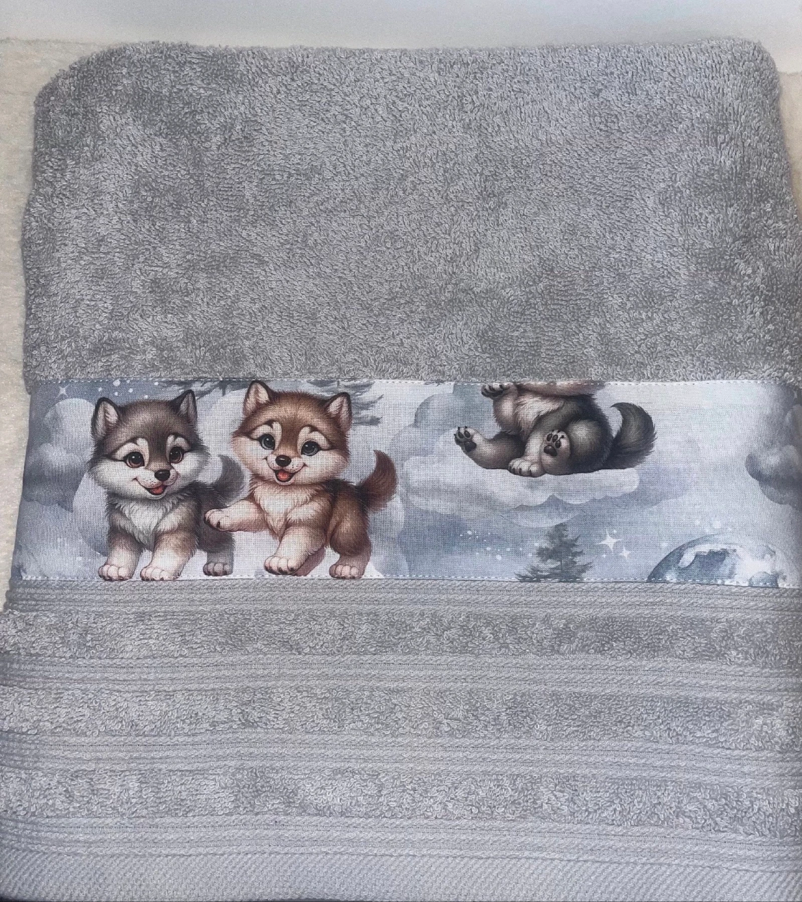 Serviette de bain loup 